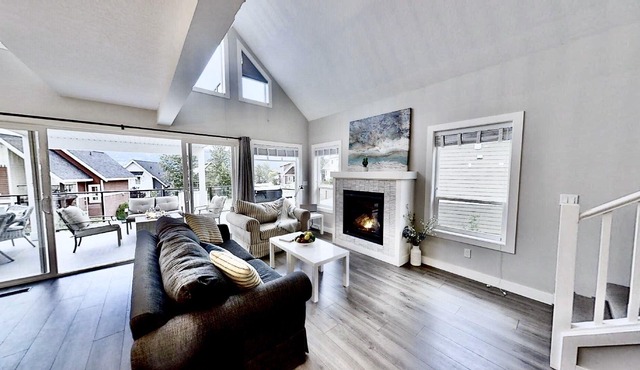 Modern, spacious and great for families : Comfortably sleeps 8