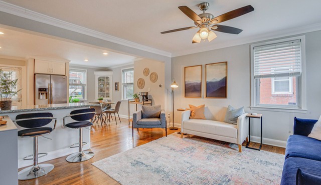 Modern & Spacious Townhome: 9 Mi to Dtwn Baltimore