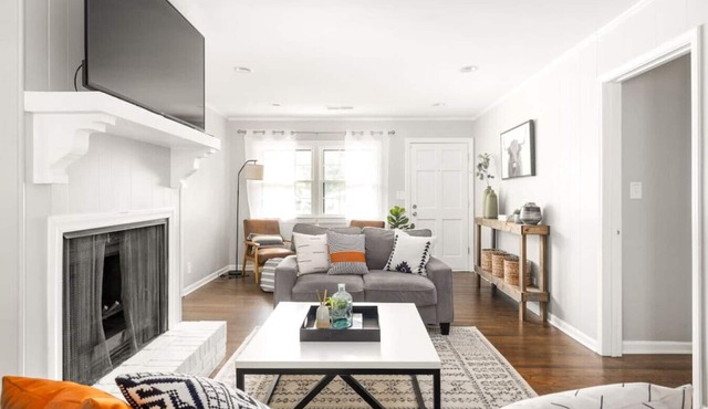 Modern Tech-Savvy Retreat with Stylish Tiny House