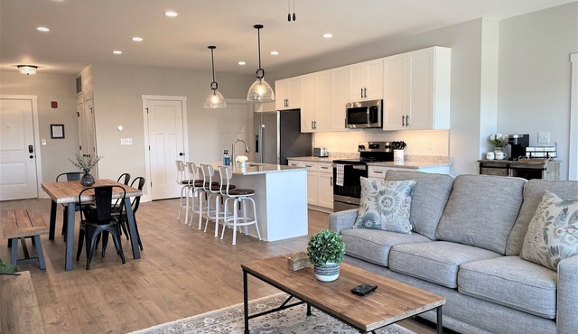 Modern Top-level 2BR/2BA Condo w/Private Balcony in Secured Bldg w/Elevator!