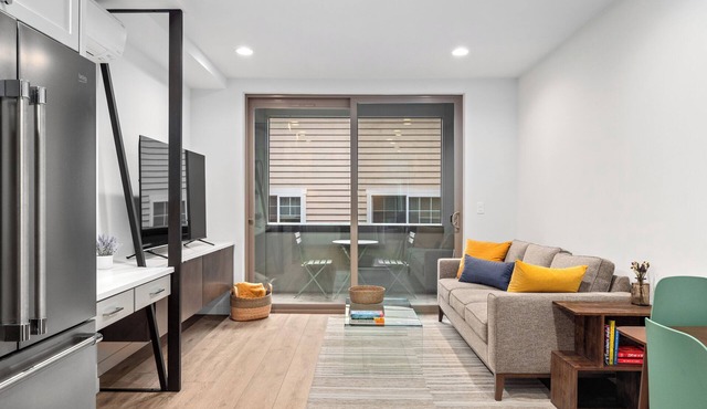 Modern Townhome in Walkable Ballard - 2 bedroom, 2 bathroom with AC