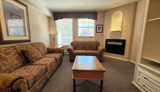Mountain View Condo with Sofabed and Aircon