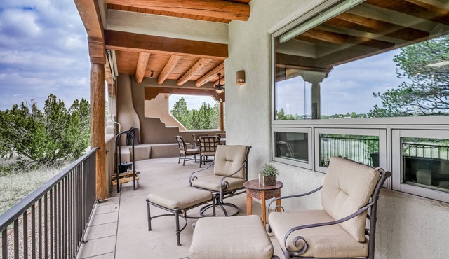 Mountain view estate with main house & guest house - rooftop hot tub, dogs ok