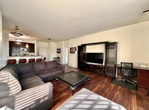Multi Unit Downtown Penthouse Suite for 6 in Indianapolis