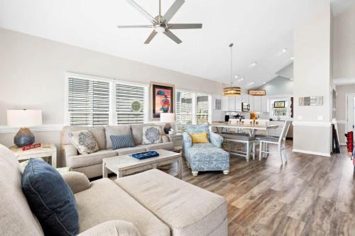 My Happy Place by Brunswick Vacation Rentals- Cottage with Community Pool & Views