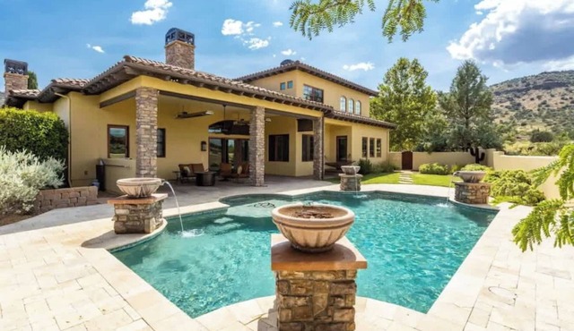 Myrinn-Panoramic Red Rock Views|Private Pool & Tub