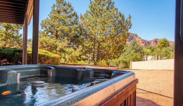Myrinn–Red Rock Views | Deck, Hot Tub & Pool Table