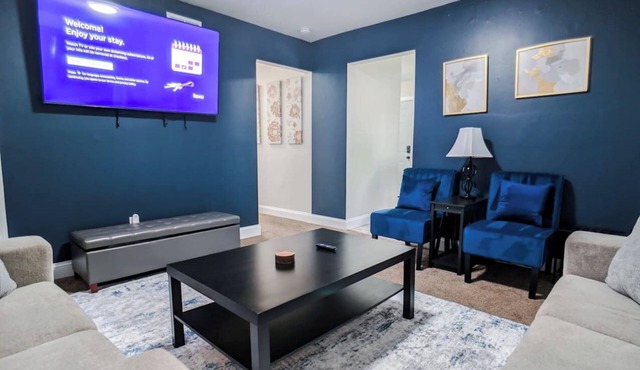 Navy King Ranch | Sleeps 9 | OSU + Easton