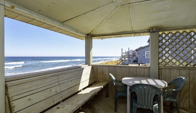 Neaptide: Oceanfront Escape for Two w/Deck Views