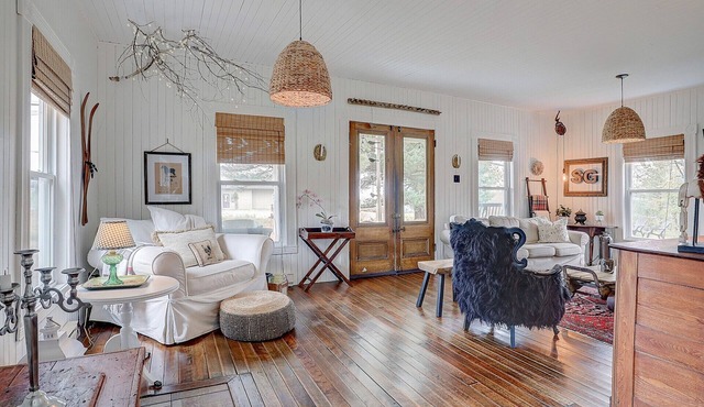 Near Brome Lake - The charm of a century-old house - Pine Grove