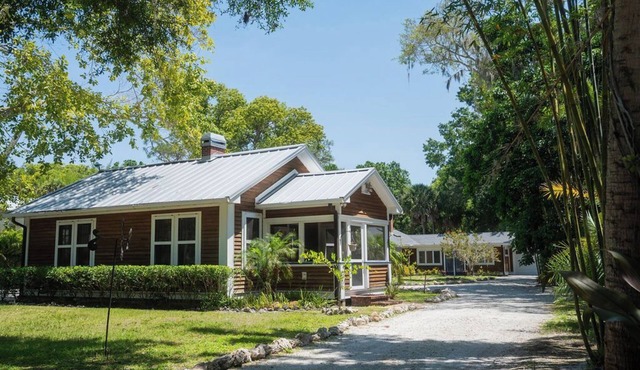 Near Sarasota Bay Garden Cottage - 2BR Historic Retreat