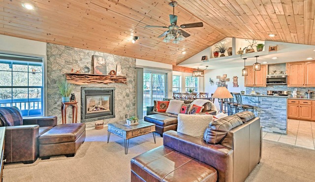Near Trails, Lakes & Golf: Pinetop Home w/Deck