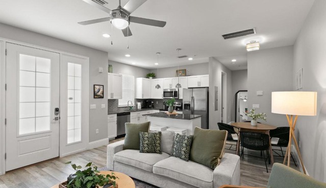NEW! Canopy Cove, Luxury Downtown Apartment Near Main St