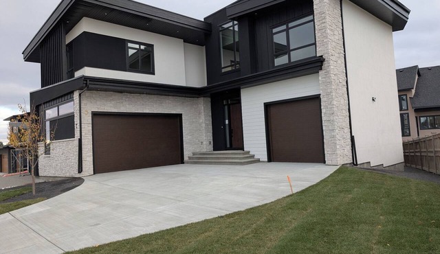 New Cozy 2 Bedrooms Basement Apartment