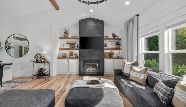 NEW/Riverside Retreat on the Greenbelt/Eagle Area
