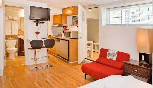 New studio/carriage house w/parking