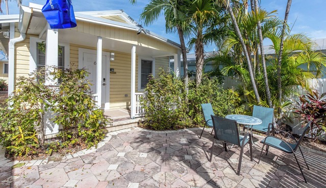 NEW! - The Jolly Rooster Cottage Steps to Duval - Prime and Quiet Location