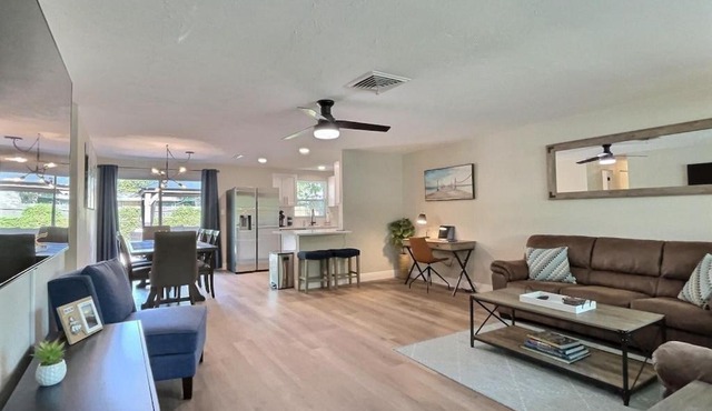 NEW Warm modern bliss just 10 minutes from Siesta Key beaches and downtown Sarasota