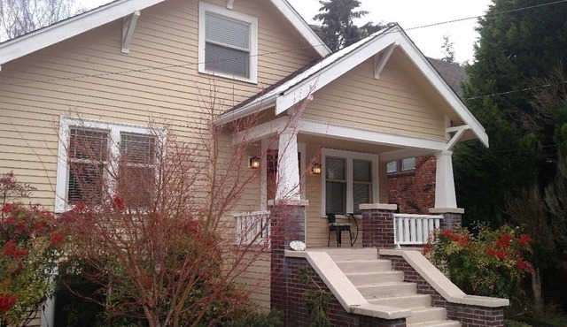 Newly Remodel 5BR 3BA Classic in N Green Lake + Opt Studio & 2BR Apartment