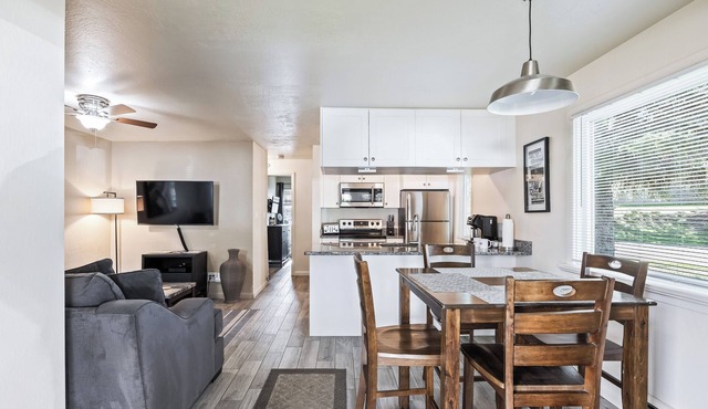 Newly Renovated Unit: Contemporary Interiors, Minutes from Fine Dining & Wold Class Skiing!