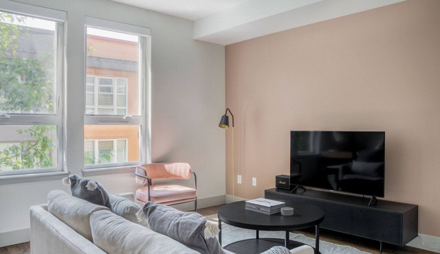 Nice Bellevue Jr 1BR w/Rooftop & Gym, nr Coffee & Shops, by Blueground