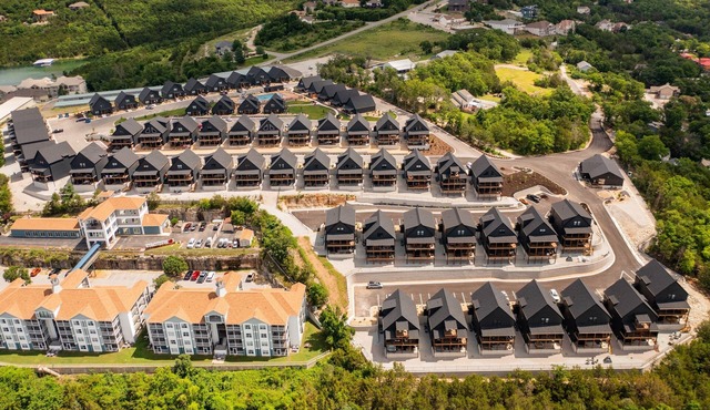 Nine Lakefront Homes (sleeping 223) in Rocky Shores w/n 500ft