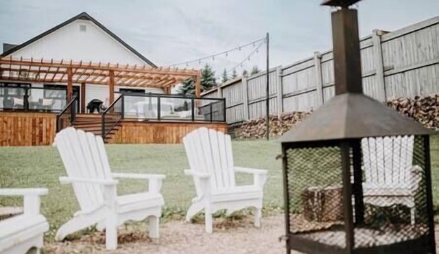 Oakes House+waterfront+games room+hot tub+Firepit