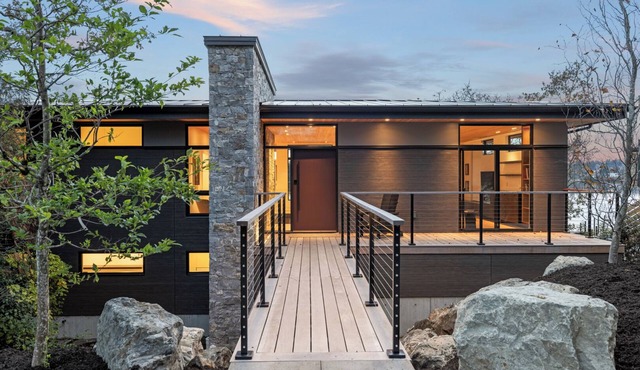 Oakmere House on Portage Inlet