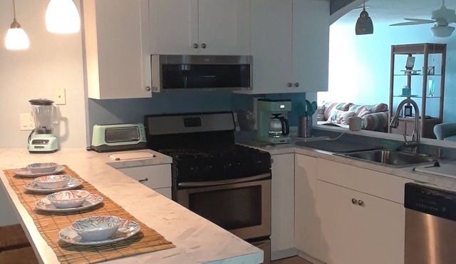 Oasis on the Space Coast - 3 bed 2 Bath Villa 3 blocks to the Beach