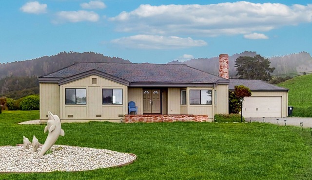Ocean and hillside views, large patio w/grill, short walk to Sunset Beach