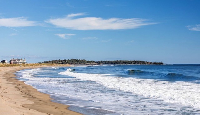 Ocean Front Cottage with amazing views! Only steps away from white sandy beach.