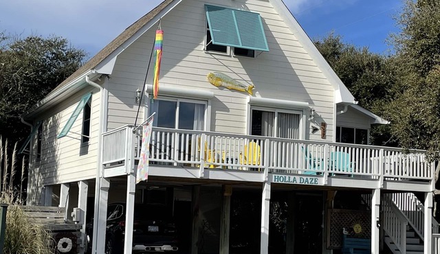 Ocean view family cottage, just steps from the sea and close to everything.