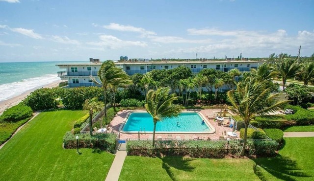 Oceanfront 2-bedroom in LOVELY Vero Beach Swim,walk,surf,bike from your door!