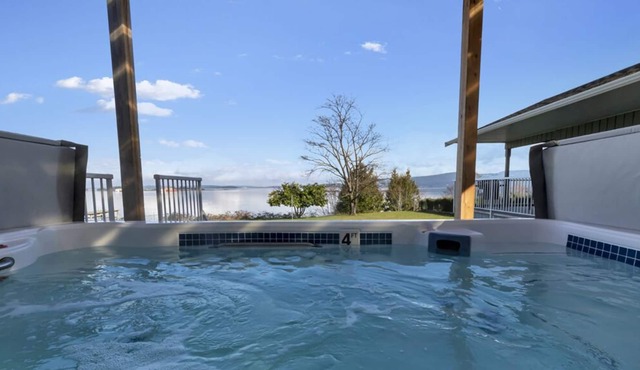 Oceanfront acreage with kitchen, bathroom, bedroom, laundry, Swim Spa & Jacuzzi in Crofton