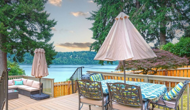 Oceanfront boho cottage in Bremerton