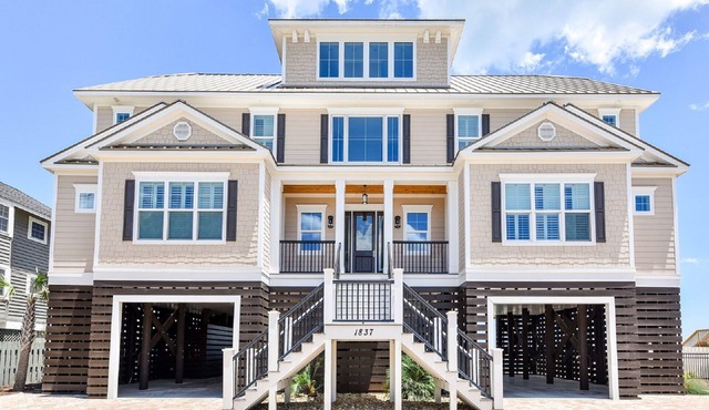 Oceanfront, Pool, Hot Tub, Exceptional Reviews!