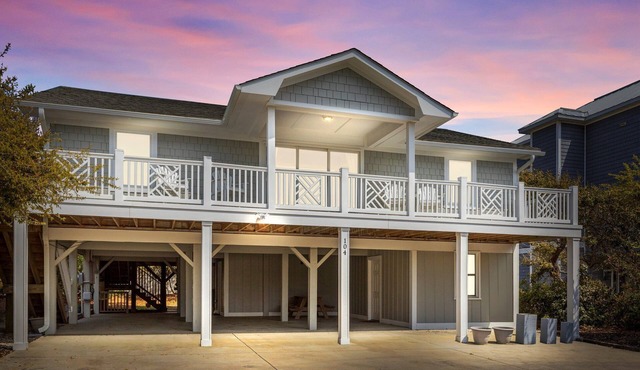 Oceanside beach home, 2 minute walk to beach