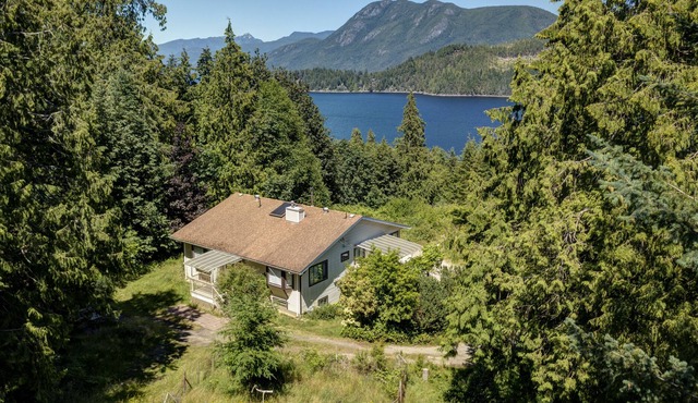 Oceanview, Spacious, Private house heart of Sechelt