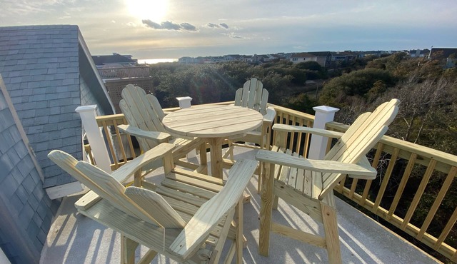 OceanViews, 7 Bedroom ~ HotTub, Oceanside quiet neighborhood with community pool