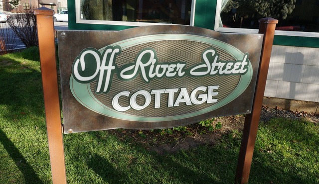 Off River Street Cottage is a cozy stay for travelers to beautiful Boise area.