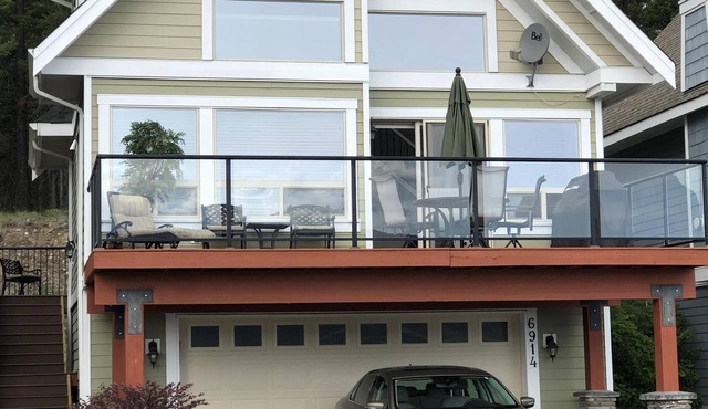 Off season rates. Fantastic view, fire table, hot tub open every weekend