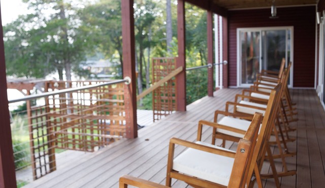 Ojoy Cove Charming Waterfront Retreat 5 Bedroom Home by RedAwning