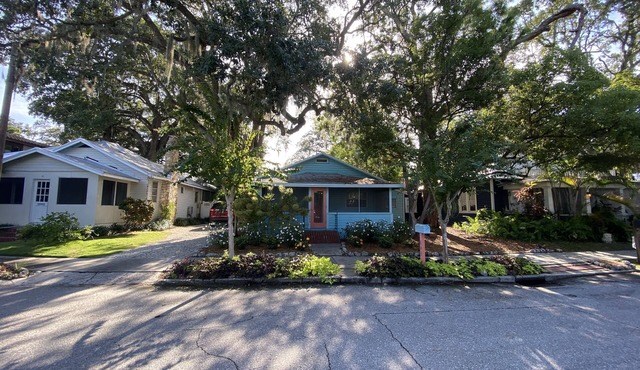 Old Florida bungalow in Sarasota‘s best location