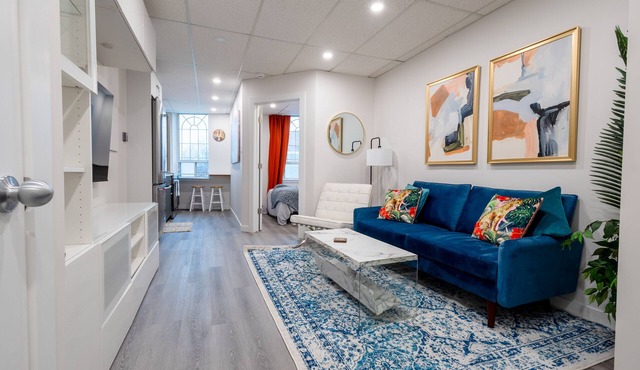 One bedroom Downton Apartment in the middle of everything London has to offer.