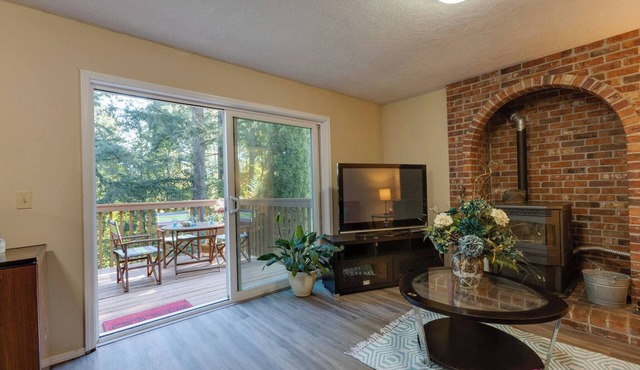 Oregon Jade Lodging- Spacious 2 Bedrooms, Ev Charger, Quite By Stream