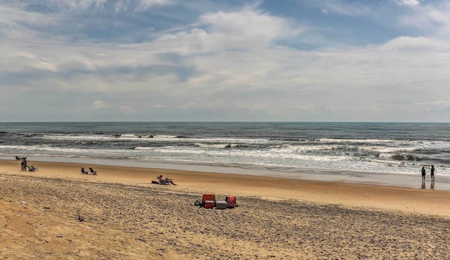 Outer Banks Island Cottage - 1 Mi to Frisco Beach!