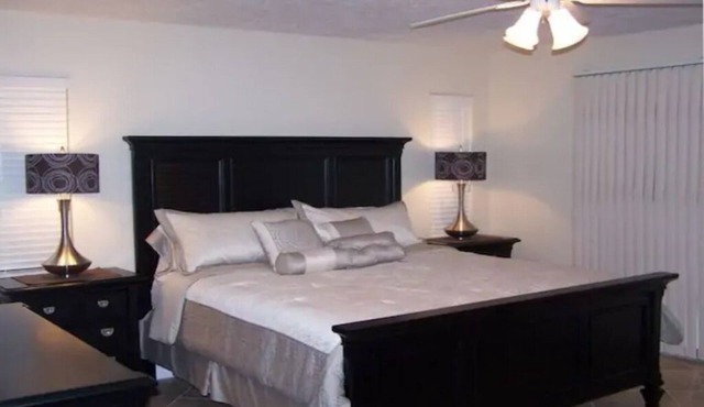Paradise found! Heated Pool, Tennis Courts, Jacuzzi, Close to Siesta Key Beach