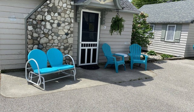 Parkview Cottage #7 - 1/2 block to city beach