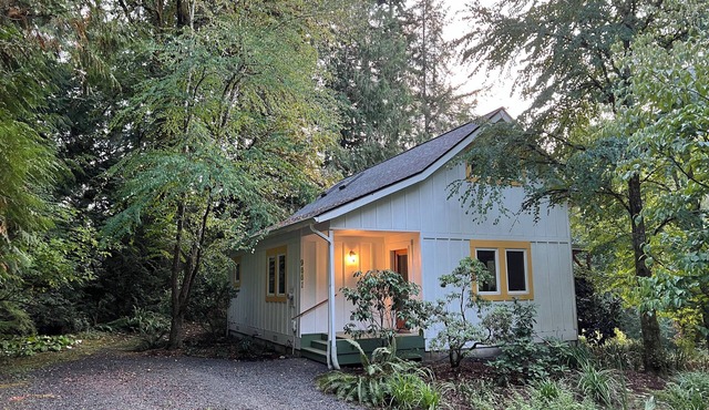 Peaceful and private cottage on Bainbridge Island