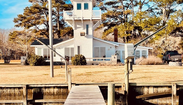 Peaceful Getaway At Bayfront Lighthouse. Escape To A Serene Destination.